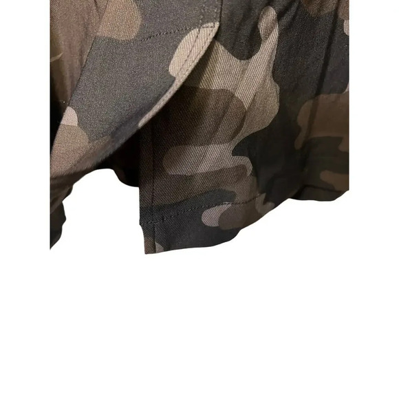 G.I.LI, cargo camo, long sleeve button snap pockets,stretchy knit jacket Lg - Picture 8 of 9